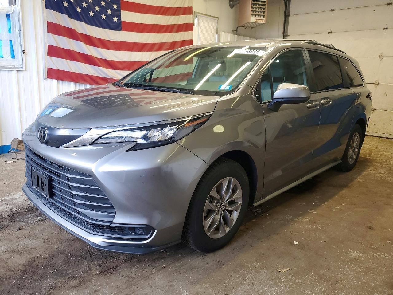 2026 TOYOTA SIENNA LE