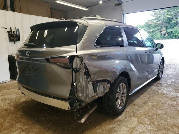 2026 TOYOTA SIENNA LE