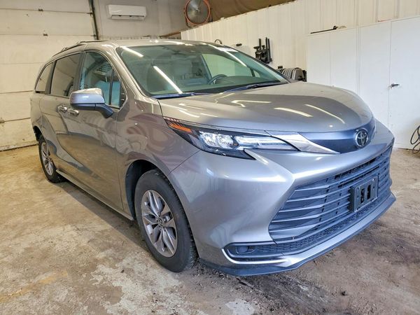 2026 TOYOTA SIENNA LE