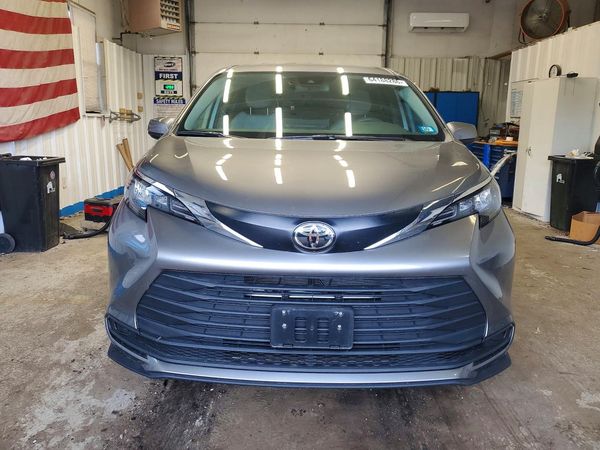 2026 TOYOTA SIENNA LE