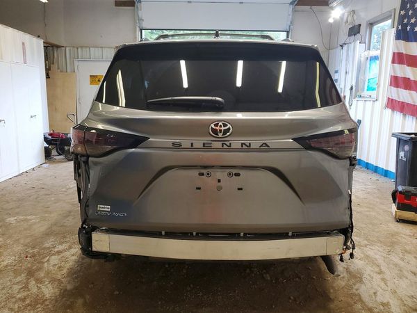 2026 TOYOTA SIENNA LE