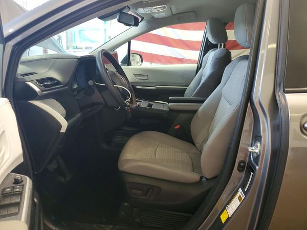2026 TOYOTA SIENNA LE