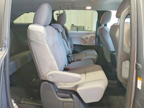 2026 TOYOTA SIENNA LE