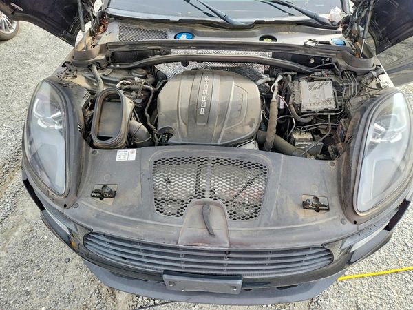 2020 PORSCHE MACAN — Engine bay