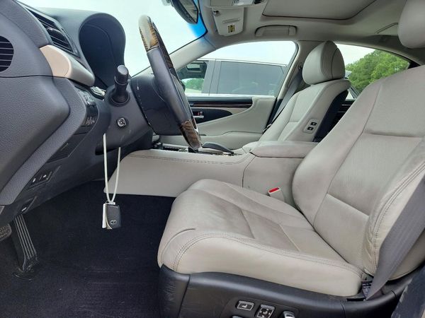 2015 LEXUS LS 460