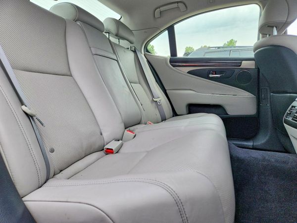 2015 LEXUS LS 460