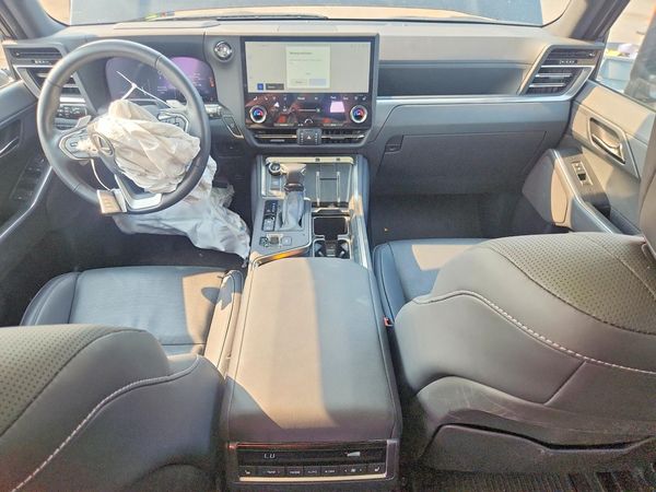 2025 LEXUS GX 550