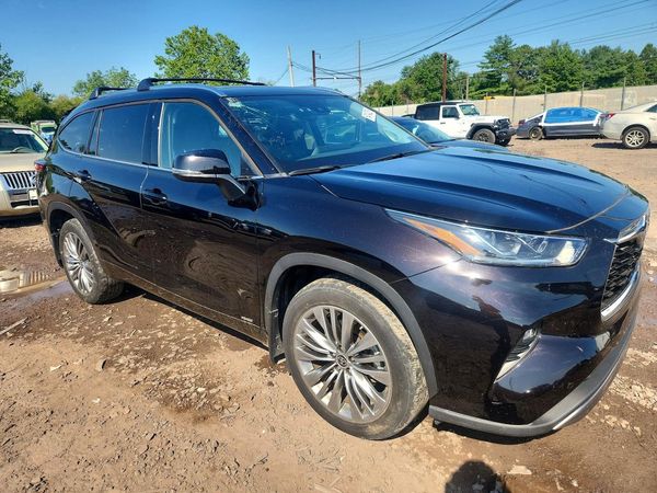 2022 TOYOTA HIGHLANDER Platinum