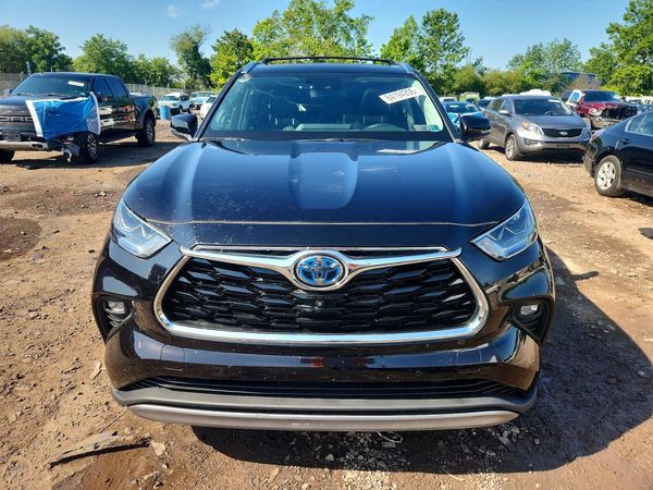 2022 TOYOTA HIGHLANDER Platinum