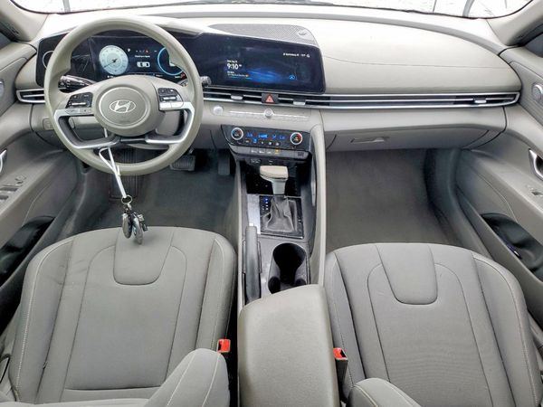 2024 HYUNDAI ELANTRA