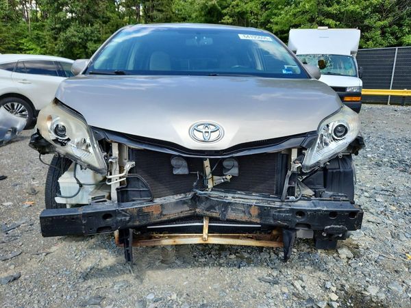 2017 TOYOTA SIENNA LE Mobility/LE