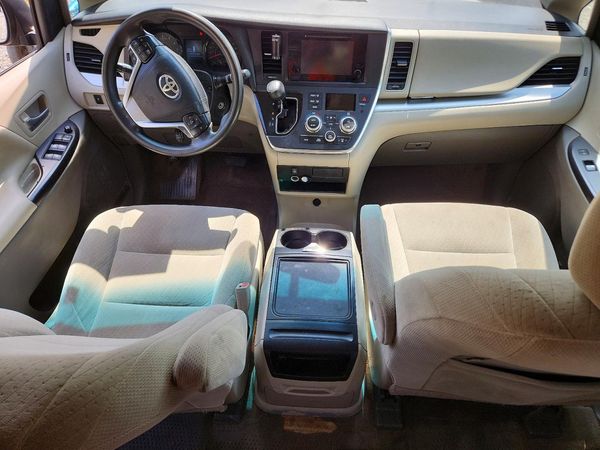 2017 TOYOTA SIENNA LE Mobility/LE