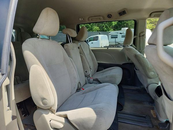 2017 TOYOTA SIENNA LE Mobility/LE