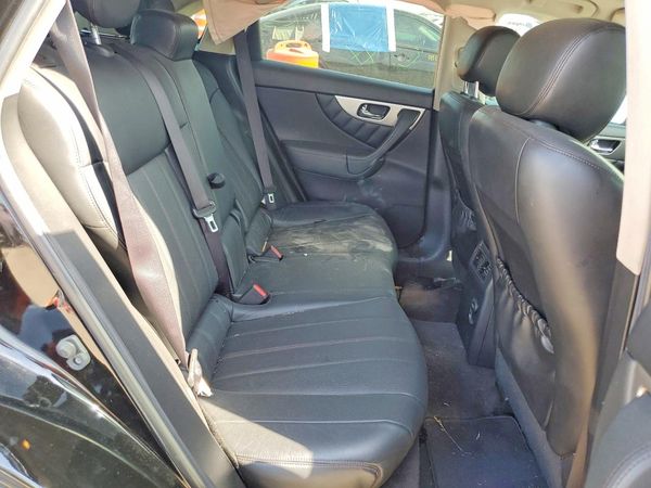 2017 INFINITI QX70