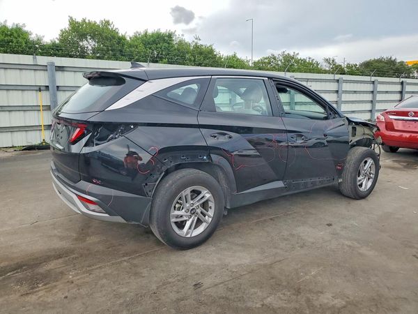 2025 HYUNDAI TUCSON SE