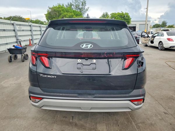 2025 HYUNDAI TUCSON SE