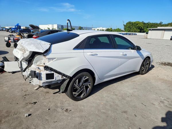 2024 HYUNDAI ELANTRA