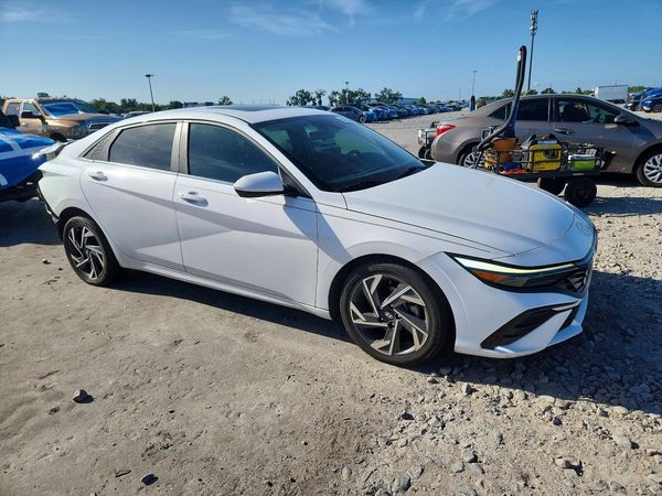 2024 HYUNDAI ELANTRA