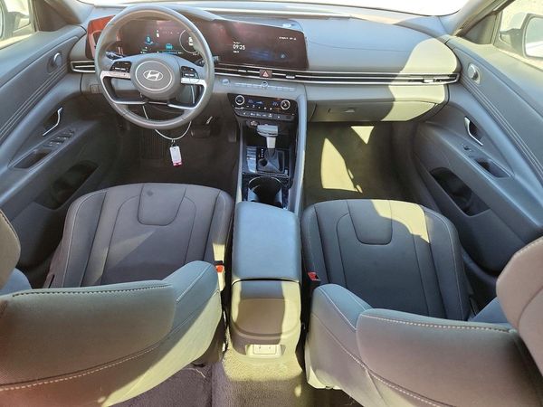 2024 HYUNDAI ELANTRA