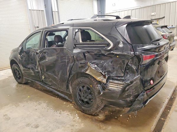 2023 TOYOTA SIENNA Platinum