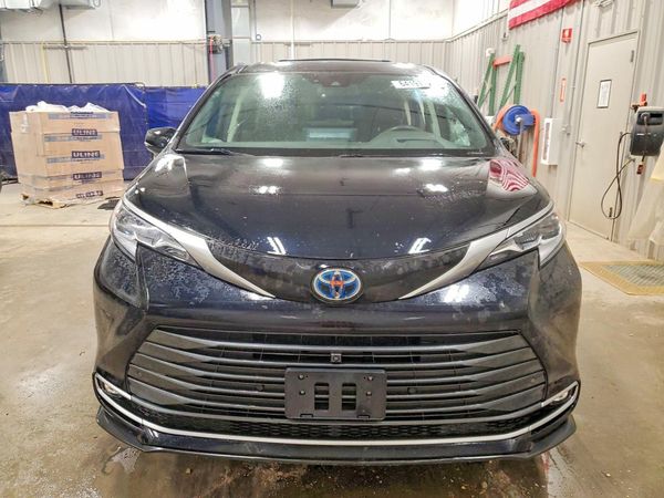2023 TOYOTA SIENNA Platinum