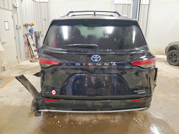 2023 TOYOTA SIENNA Platinum