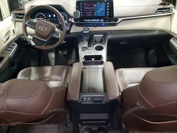 2023 TOYOTA SIENNA Platinum