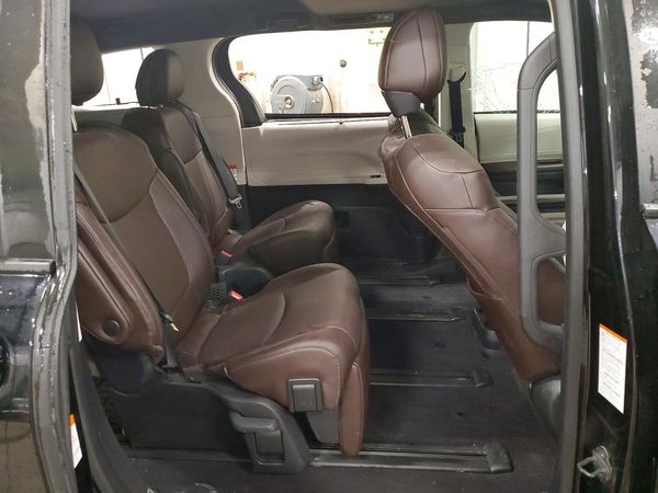 2023 TOYOTA SIENNA Platinum