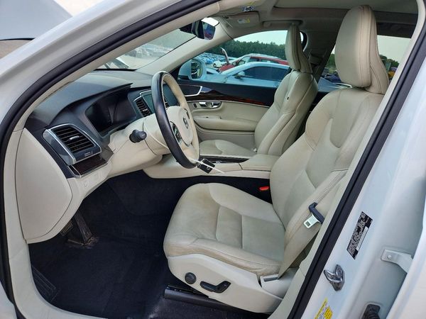 2019 VOLVO XC90