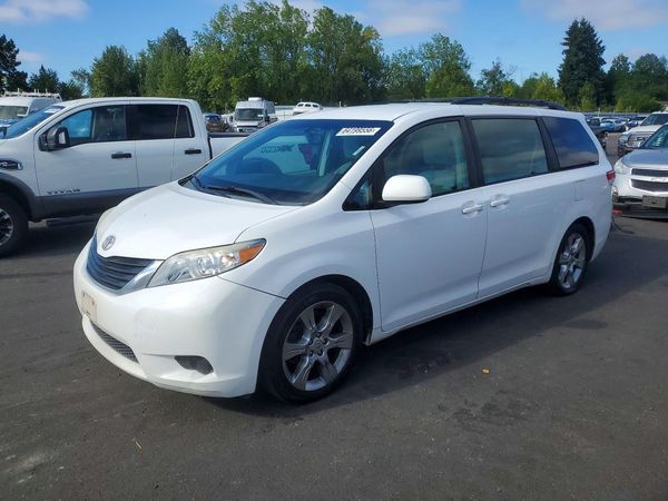 2012 TOYOTA SIENNA
