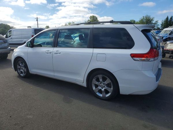 2012 TOYOTA SIENNA