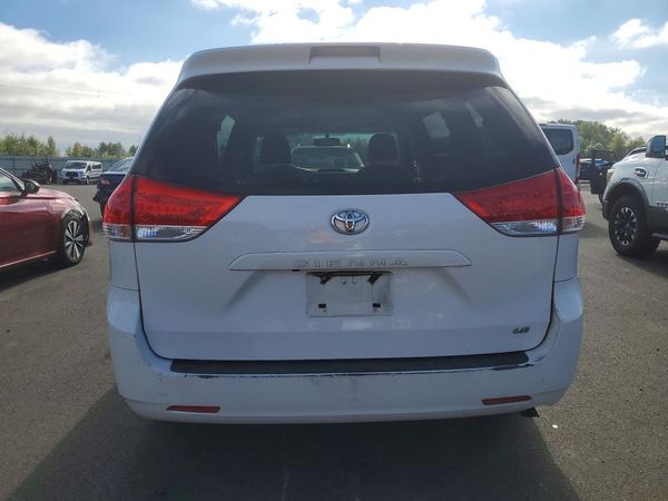 2012 TOYOTA SIENNA