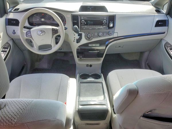 2012 TOYOTA SIENNA