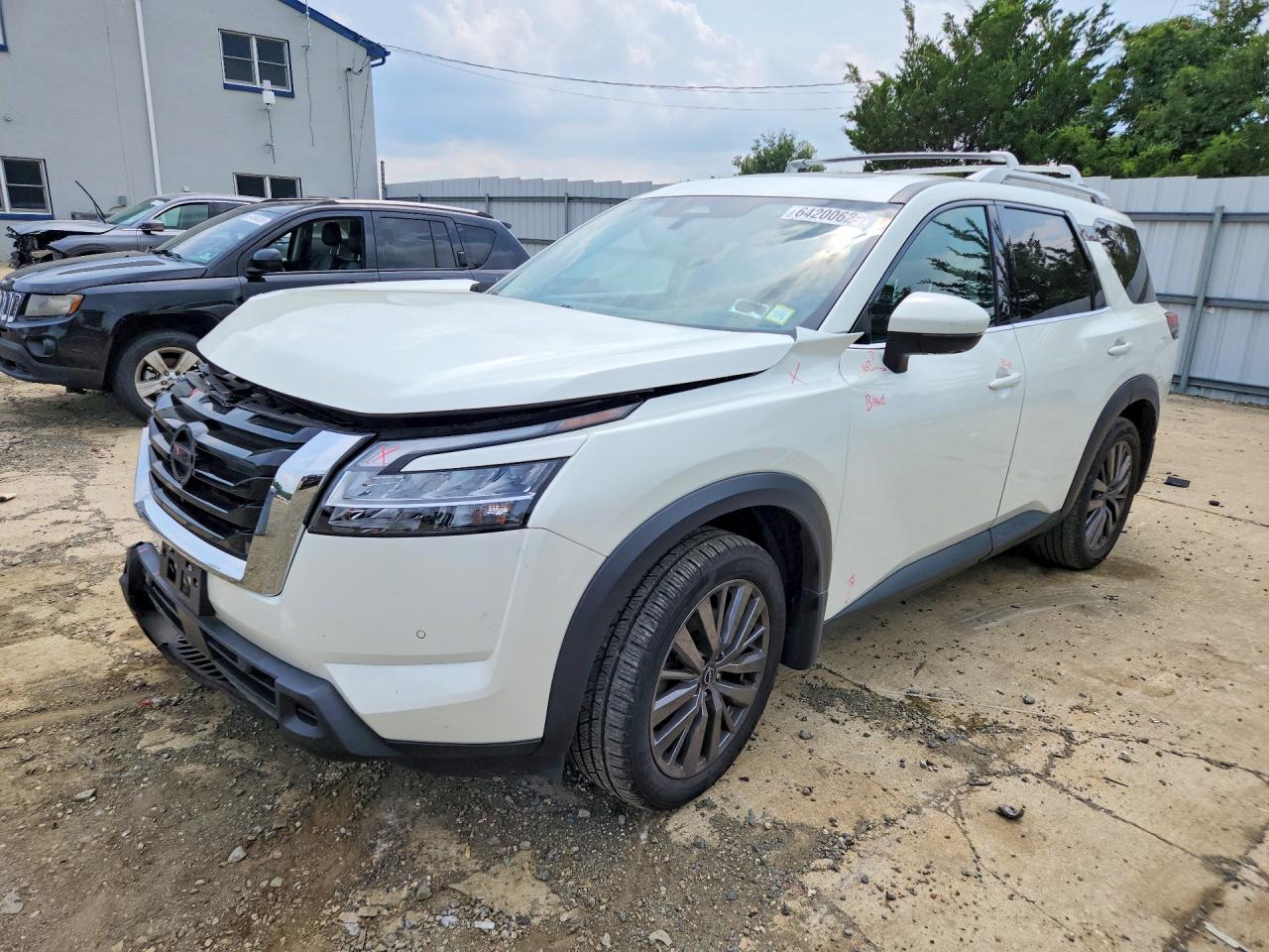 2024 NISSAN PATHFINDER SL