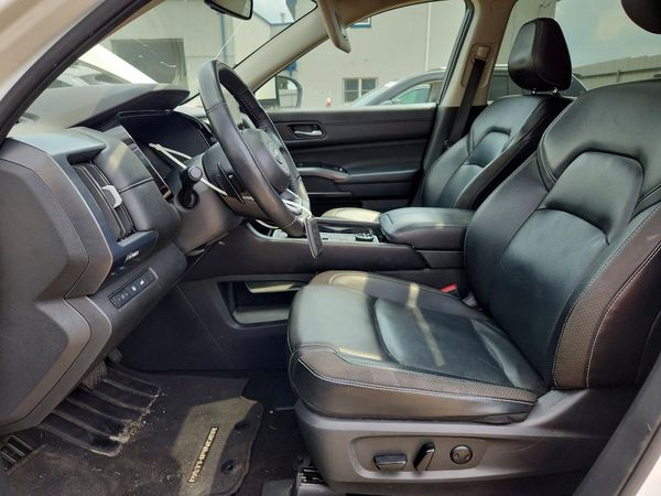 2024 NISSAN PATHFINDER SL