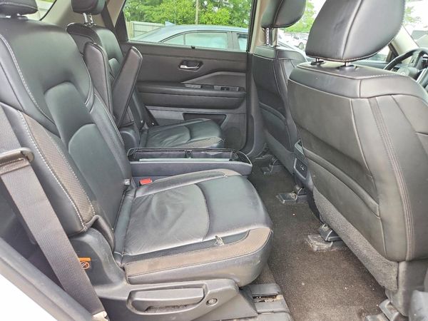 2024 NISSAN PATHFINDER SL