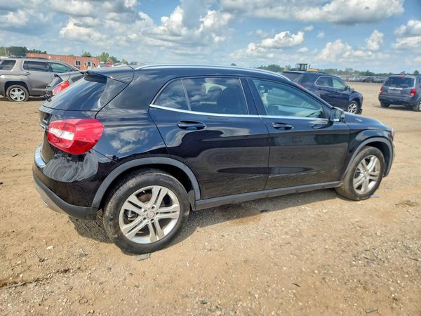 2015 MERCEDES-BENZ GLA