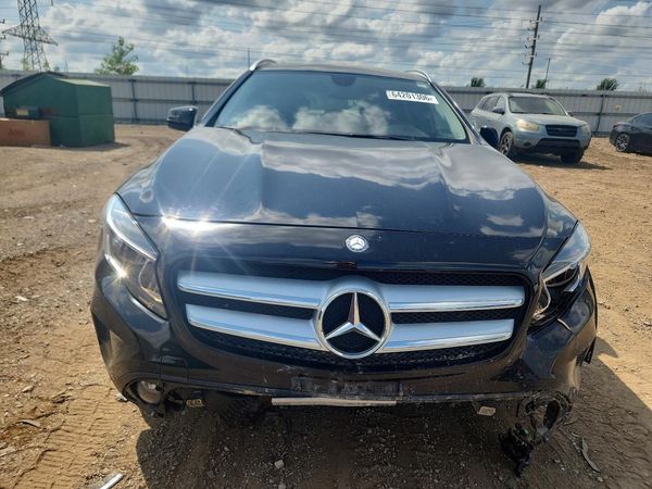 2015 MERCEDES-BENZ GLA