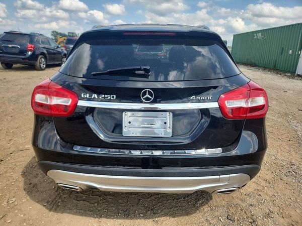 2015 MERCEDES-BENZ GLA