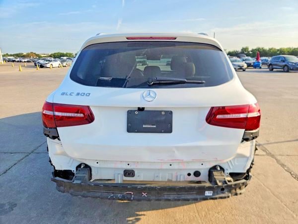 2016 MERCEDES-BENZ GLC GLC300