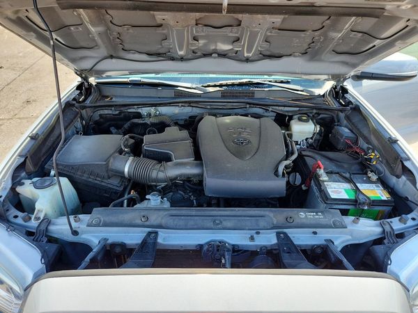 2019 TOYOTA TACOMA SR5