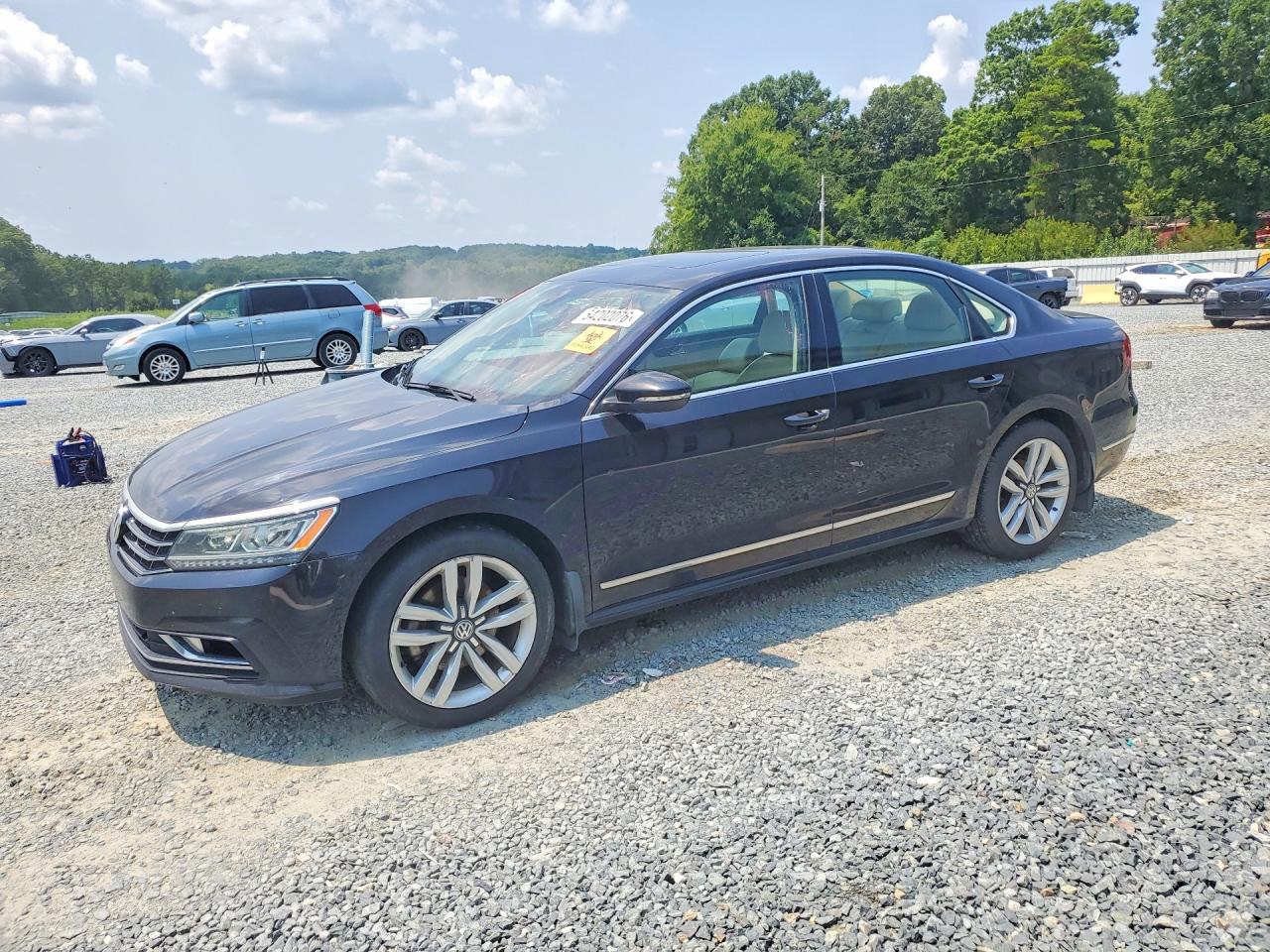 2017 VOLKSWAGEN PASSAT