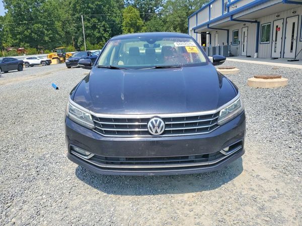 2017 VOLKSWAGEN PASSAT