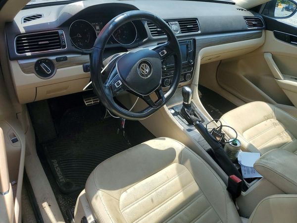 2017 VOLKSWAGEN PASSAT