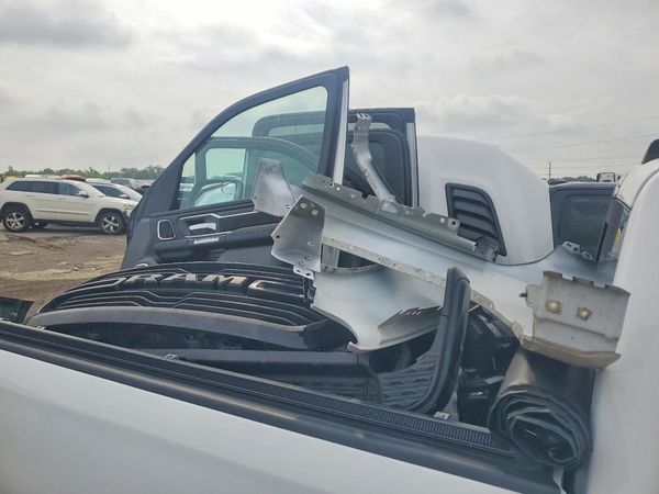 2023 RAM 1500 Laramie — LOOS