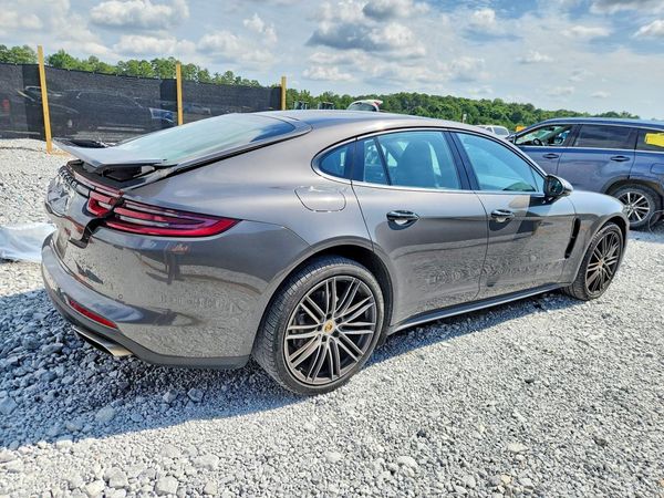2017 PORSCHE PANAMERA
