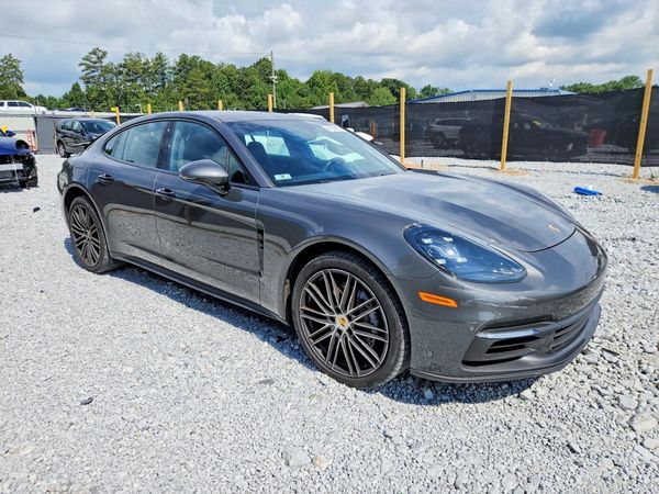 2017 PORSCHE PANAMERA