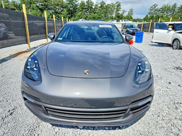 2017 PORSCHE PANAMERA