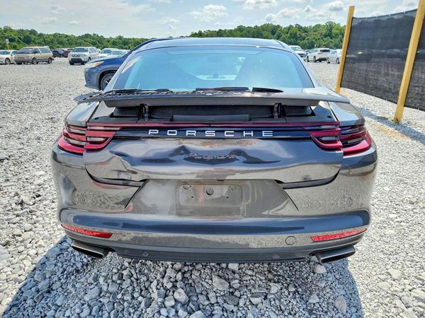 2017 PORSCHE PANAMERA