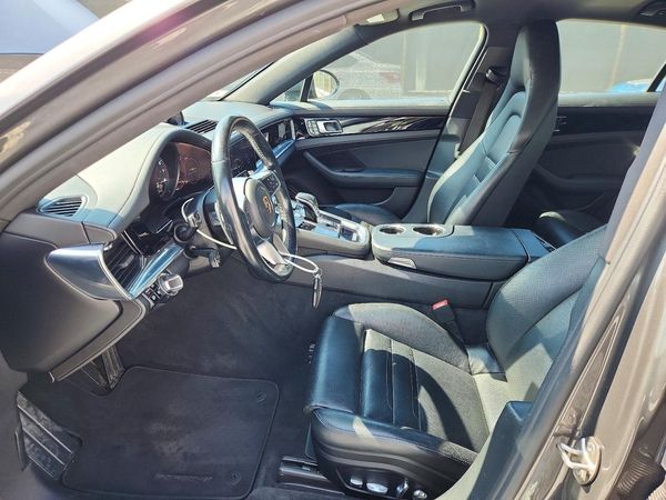 2017 PORSCHE PANAMERA